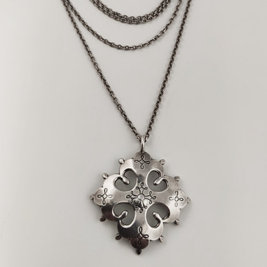 Kalevala koru | Raja-Karjalan ristiriipus | Kaulakoru | Hopeaa 