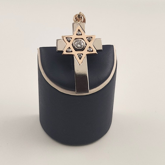 Huikea Ristiriipus Timanteilla | yht 0,47ct  | 585 Kultaa 