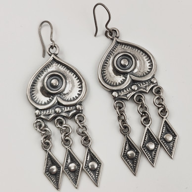 Kalevala koru | (isot) Herttalehti -korvakorut | Hopeaa 