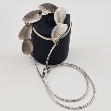 Kalevala Koru | Lumikukka -kääty | kaulakoru Hopeaa