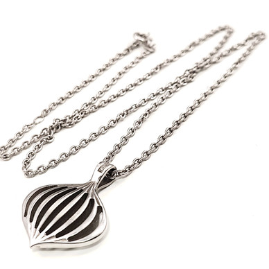 Lumoava koru | VÄRE Riipus | Kaulakoru | Hopeaa 