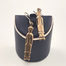 Kalevala Koru | Nukkekääty -korvakorut | Pronssia