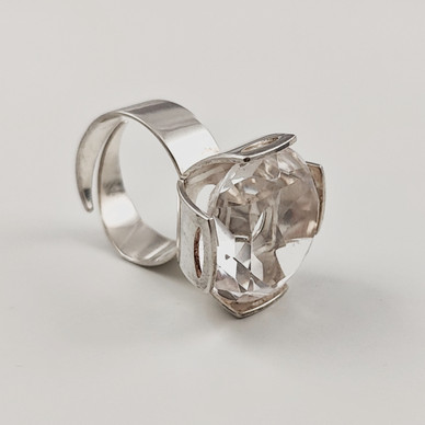 Kultasepät Salovaara ky| Upea Sormus Kirkkaalla kivellä | Hopeaa 