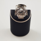 Kultasepät Salovaara ky| Upea Sormus Kirkkaalla kivellä | Hopeaa 