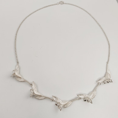 AKT / Tammen koru ,Tulppaani Kääty, Kaulakoru Hopeaa