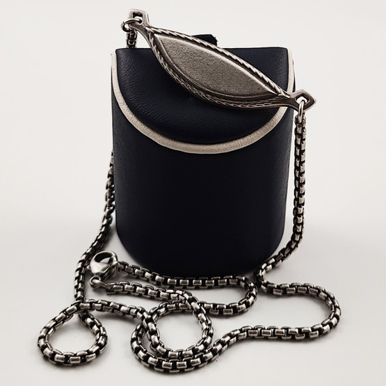 Kalevala koru | Väinö Kääty | Kaulakoru laatalla | 925 Hopeaa 