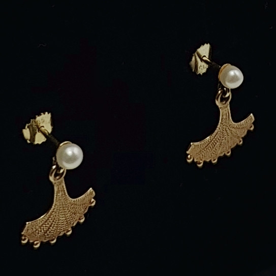 Kalevala Koru | MUISTO Korvakorut helmillä | 14k kultaa