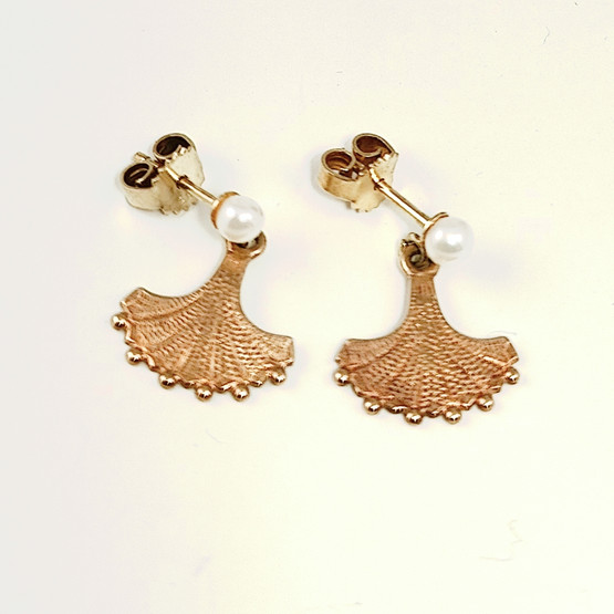 Kalevala Koru | MUISTO Korvakorut helmillä | 14k kultaa