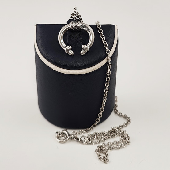 Kalevala Koru | Hirvenpää -Riipus | Kaulakoru | Hopeaa