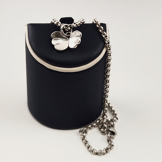 Kalevala Koru | SIIVET riipus | Kaulakoru |  Hopeaa