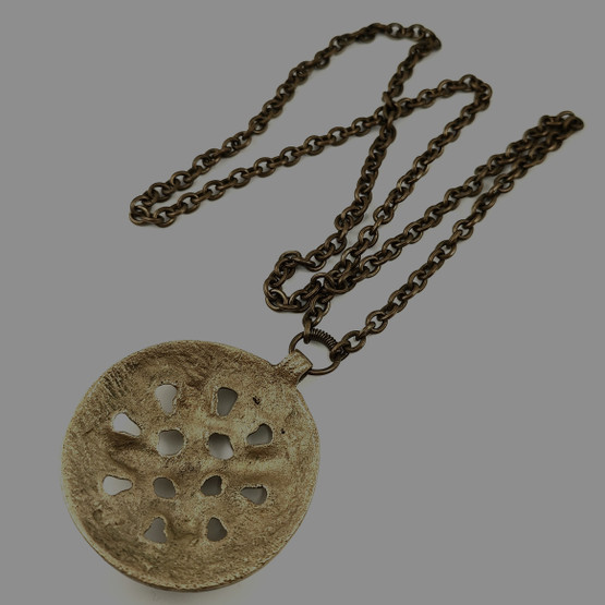 Kalevala koru | Pielisjärven riipus | Kaulakoru | Pronssia