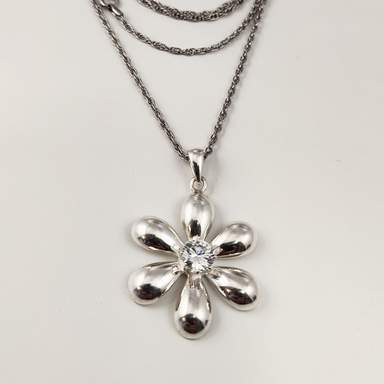 Timanttiset oy | Kukka -Riipus  | Kaulakoru kirkkaalla kivellä| Hopeaa