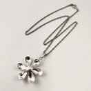 Timanttiset oy | Kukka -Riipus  | Kaulakoru kirkkaalla kivellä| Hopeaa