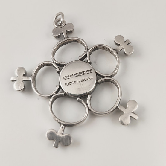 Kultateollisuus oy | JORMA LAINE | Kromimarmori riipus  |  Hopeaa -75