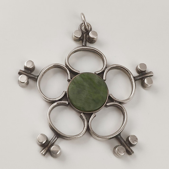 Kultateollisuus oy | JORMA LAINE | Kromimarmori riipus  |  Hopeaa -75