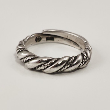 Kalevala Koru | Halikon Lampolan kierrekoru | sormus | Hopeaa 