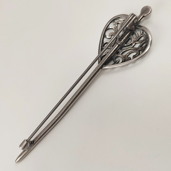 Kalevala Koru | Onnen Sydän solki |  Rintakoru  Hopeaa