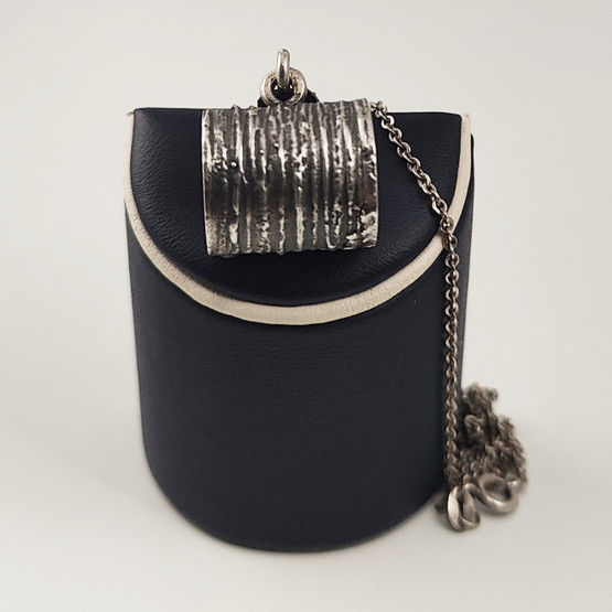 Kultateollisuus oy | Jorma Laine | Riipus | Kaulakoru | Hopeaa -68