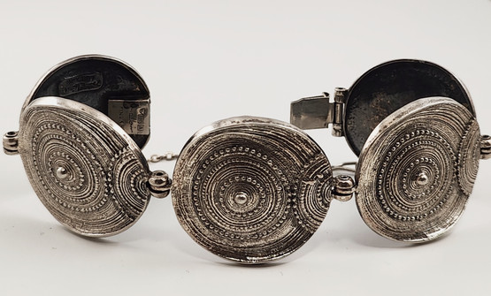 Turun hopea oy | Jorma Laine | (iso] CHIC Rannekoru | Hopeaa 