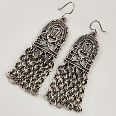 Kalevala Koru | (isot) Hämäläinen juhlakääty Korvakorut | Hopeaa 