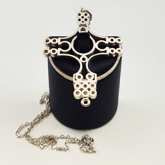 Kultasepät Salovaara ky | K.Sara |(iso) RistiRiipus | Kaulakoru | 925 Hopeaa