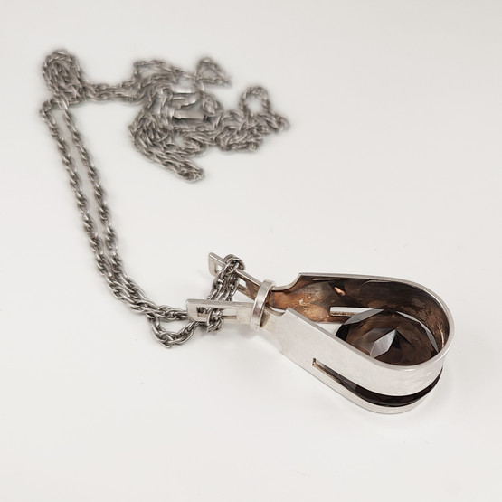 Kultasepät Salovaara ky | K.Sara | Savukvartsi Riipus | Kaulakoru | Hopeaa