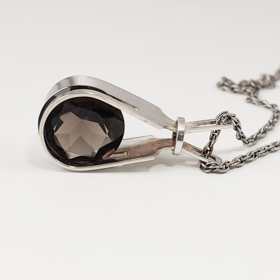 Kultasepät Salovaara ky | K.Sara | Savukvartsi Riipus | Kaulakoru | Hopeaa