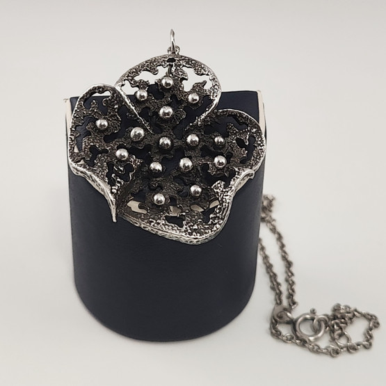 Kultasepät Salovaara ky | K.Sara | Kukka-riipus | Kaulakoru | 925 Hopeaa