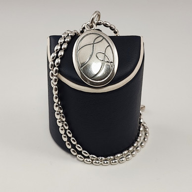 Kalevala Koru | TAHDON ASIA riipus | kaulakoru oliiviketjulla |  Hopeaa