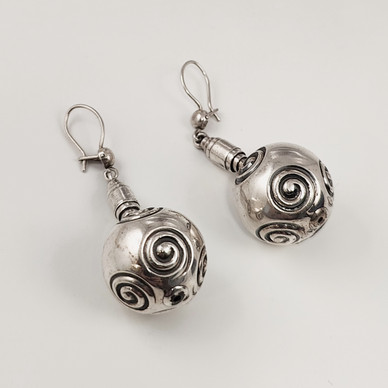 Kalevala Koru | Halikon käätykorut | Spiraali Korvakorut | Hopeaa 