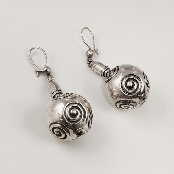 Kalevala Koru | Halikon käätykorut | Spiraali Korvakorut | Hopeaa 