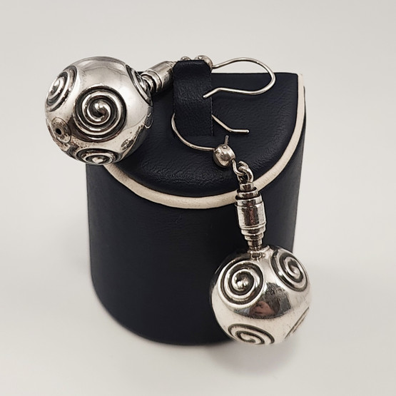 Kalevala Koru | Halikon käätykorut | Spiraali Korvakorut | Hopeaa 