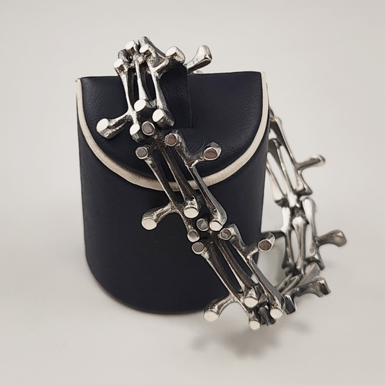 Kultateollisuus oy | Jorma Laine | Rannekoru | 830 Hopeaa -74