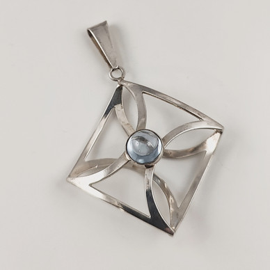 Kultasepät Salovaara ky | K.Sara | Vintage Riipus sinisellä kivellä | Hopeaa