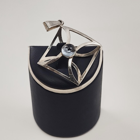 Kultasepät Salovaara ky | K.Sara | Vintage Riipus sinisellä kivellä | Hopeaa