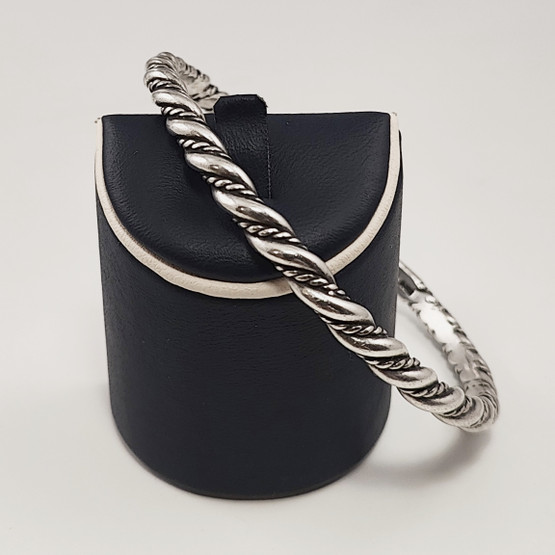 Kalevala Koru | Halikon Lampolan Kierrekoru |  Rannekoru | Hopeaa 