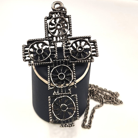 Iso Ristiriipus |  Kaulakoru | Tinaa 