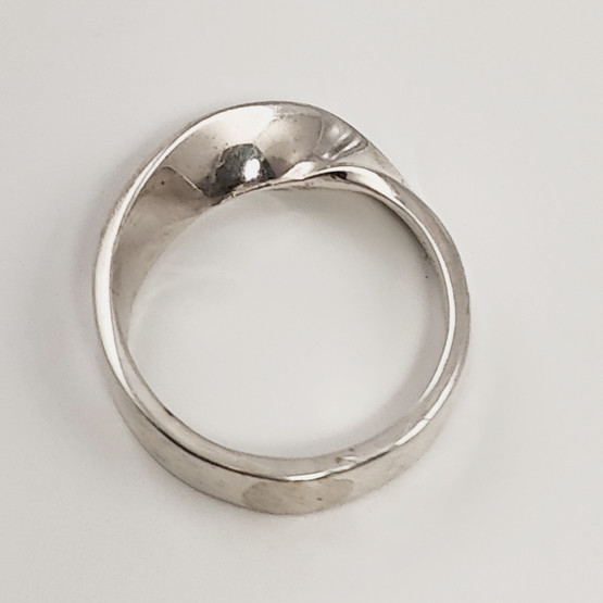 Platinoro oy | Pekka Piekäinen | kierretty SORMUS | Hopeaa 