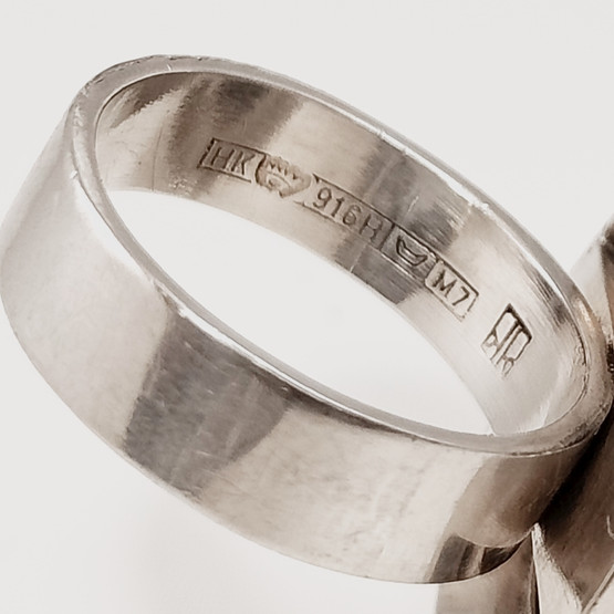 Heikki Kaksonen / Kauniskoru |  upea SORMUS | Musta Kvartsi | Hopeaa 