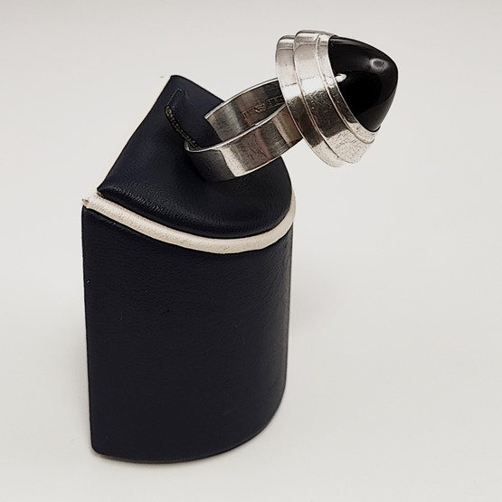 Heikki Kaksonen / Kauniskoru |  upea SORMUS | Musta Kvartsi | Hopeaa 