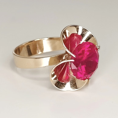 Kupittaan kulta oy, Finland | Elis Kauppi | Ring with red stone | 585 Gold -73