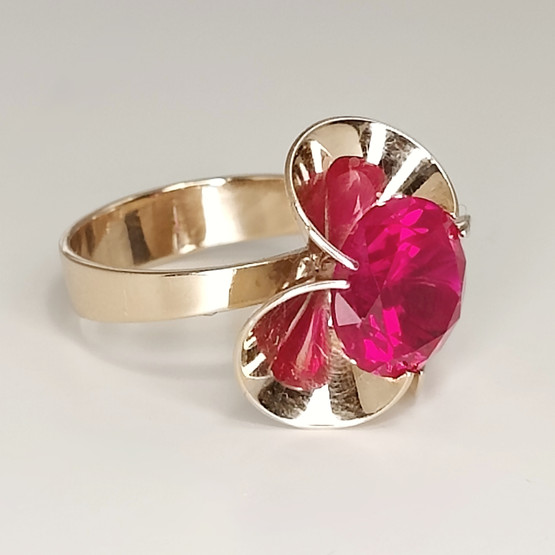 Kupittaan kulta oy | Elis Kauppi | Sormus Punaisella kivellä | 585 kultaa -73