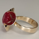 Kupittaan kulta oy | Elis Kauppi | Sormus Punaisella kivellä | 585 kultaa -73
