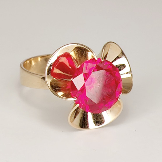 Kupittaan kulta oy | Elis Kauppi | Sormus Punaisella kivellä | 585 kultaa -73