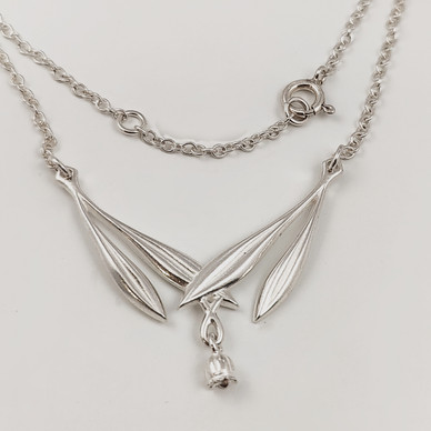 Kalevala Koru | Kielo -kääty | Kaulakoru | Hopeaa