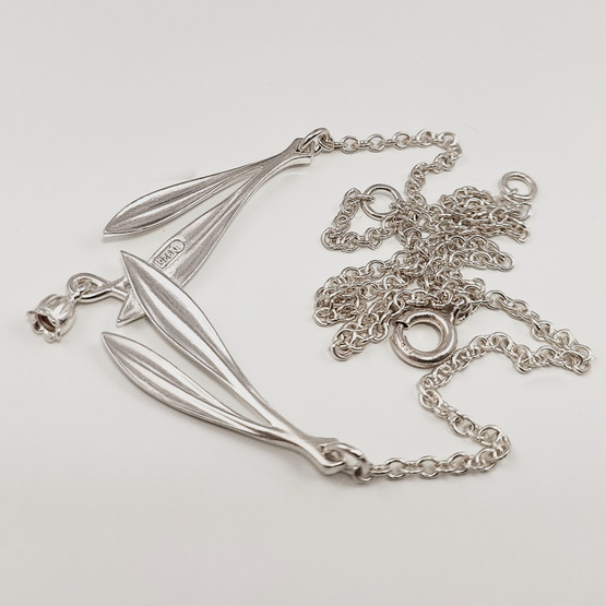 Kalevala Koru | Kielo -kääty | Kaulakoru | Hopeaa