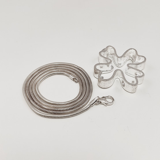 Kalevala Koru | RUNO riipus | kaulakoru käärmeketjulla |  Hopeaa