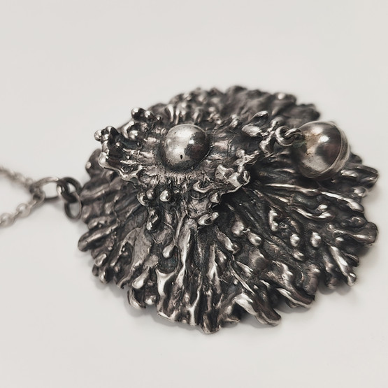 Turun hopea oy | Pentti Sarpaneva | iso KAARNA  Riipus | Kaulakoru | 830 Hopeaa -72