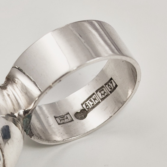 Turun hopea oy | Pentti Sarpaneva | Näyttävä sormus | 