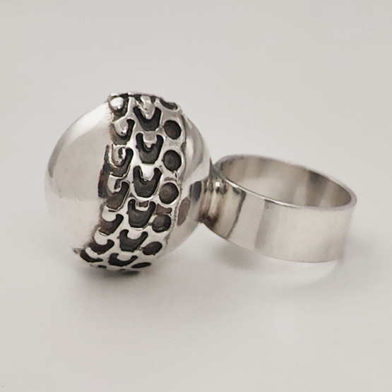 Turun hopea oy | Pentti Sarpaneva | Näyttävä sormus | 